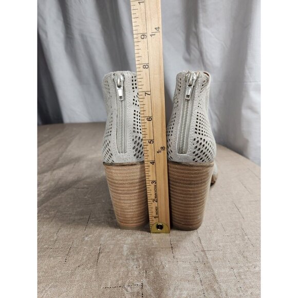 Lucky Brand Women's Size 8 M Cut Laser Leather Ankle Boots Booties (646) - Picture 7 of 8